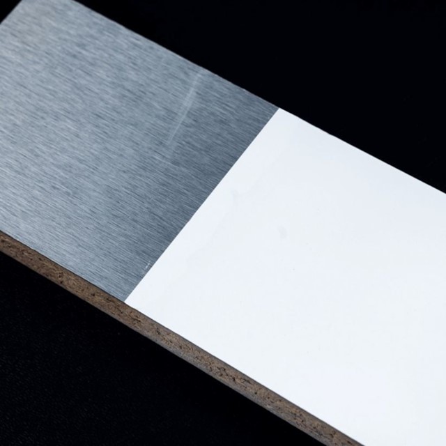 Szybkoschnąca biała farba akrylowa K2 Lakier akrylowy biały mat 500ml