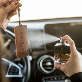 Zapach do samochodu w drewnie + perfumy do auta K2 Evos Samurai