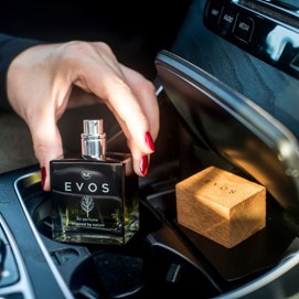 Zapach do samochodu w drewnie + perfumy do auta K2 Evos Sparta