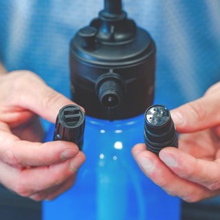 Ręczna pianownica ciśnieniowa z funkcją opryskiwacza CARDOS 2w1 2L